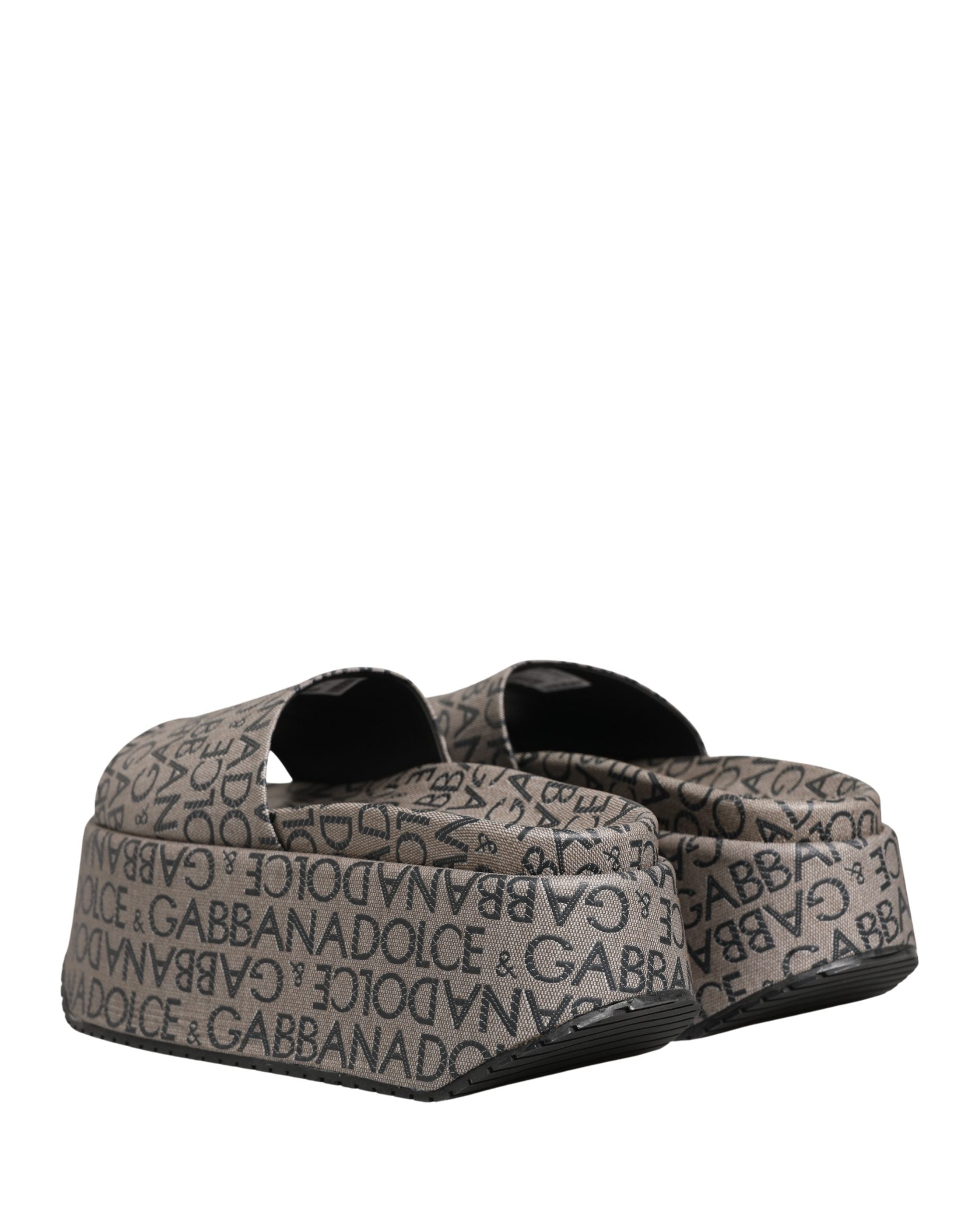 Šedé kožené sandály s monogramem