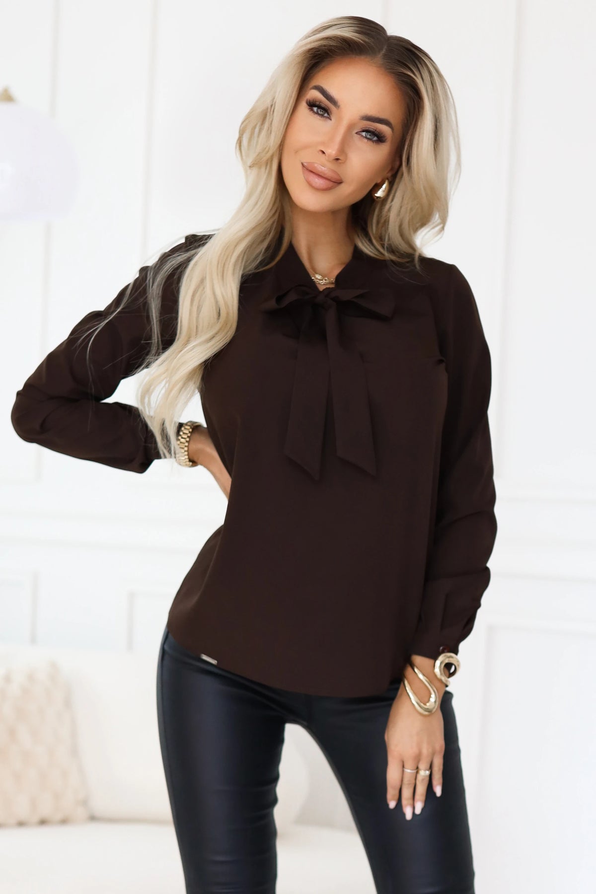 Business blouse with long sleeves and a tie at the front – Chocolate