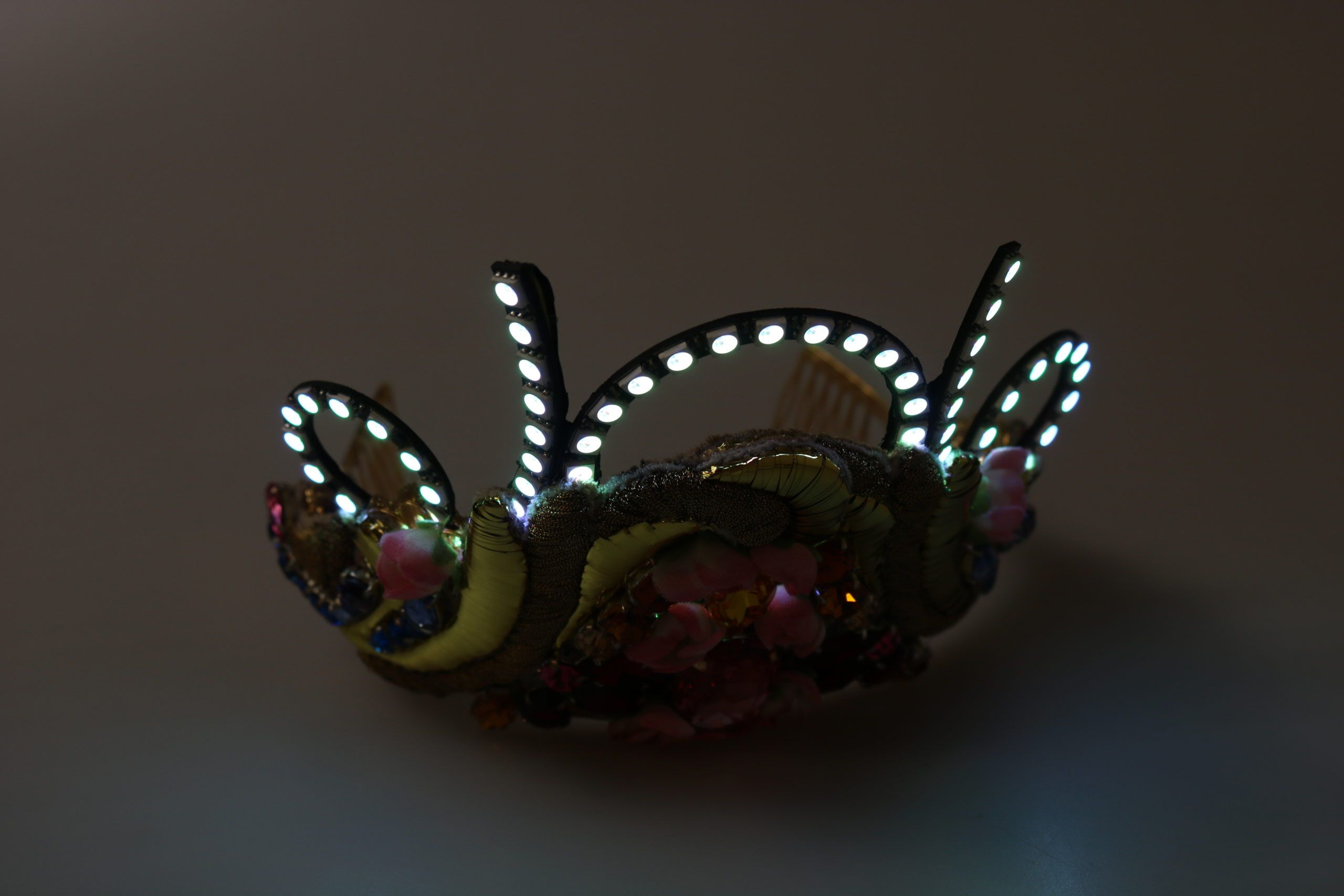 Zlatá mosazná květinová krystalová LED světla Koruna Tiara Diadém