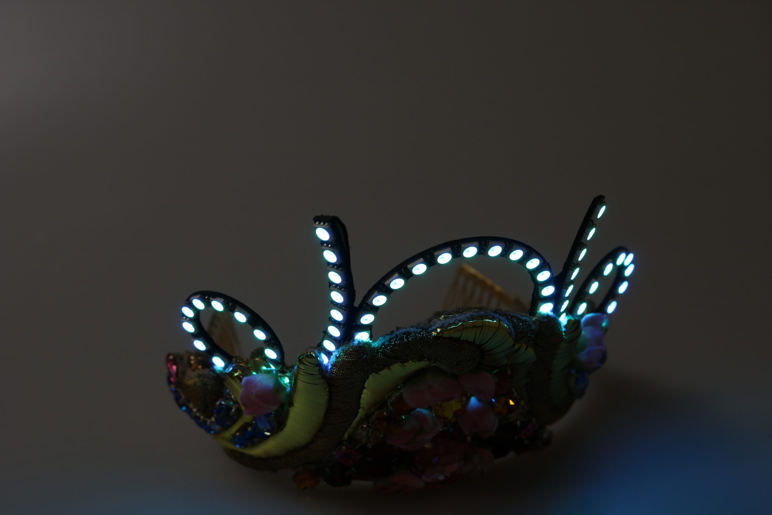 Zlatá mosazná květinová krystalová LED světla Koruna Tiara Diadém