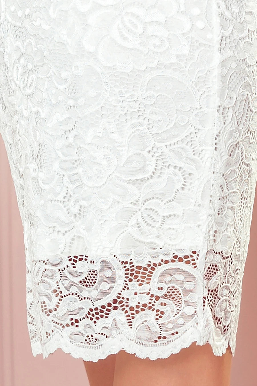 Lace dress with long sleeves and a neckline – ECRU