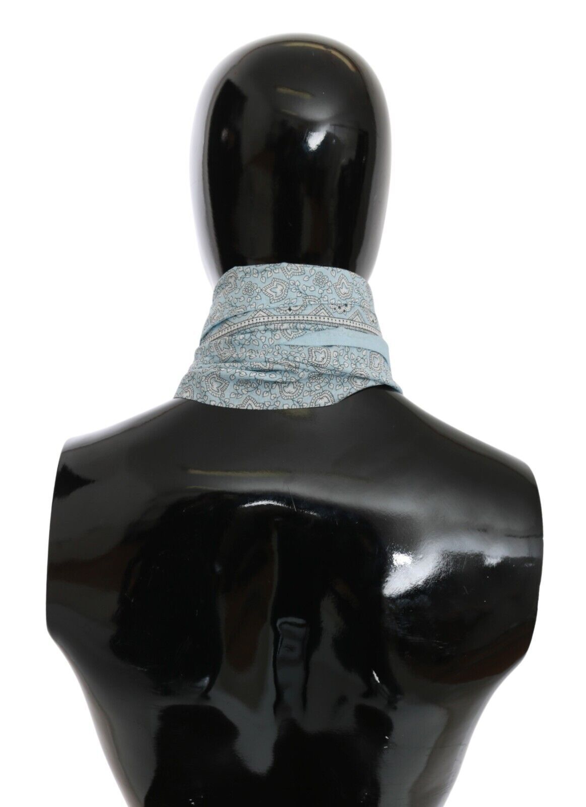 Světle modrý šátek s šátkem a šálou