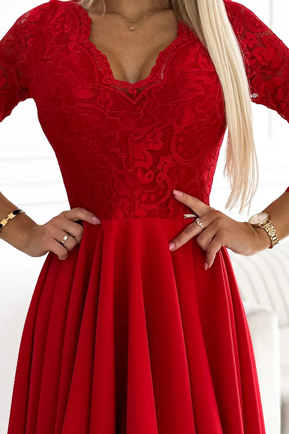 NICOLLE – dress with lace neckline and longer back – Red