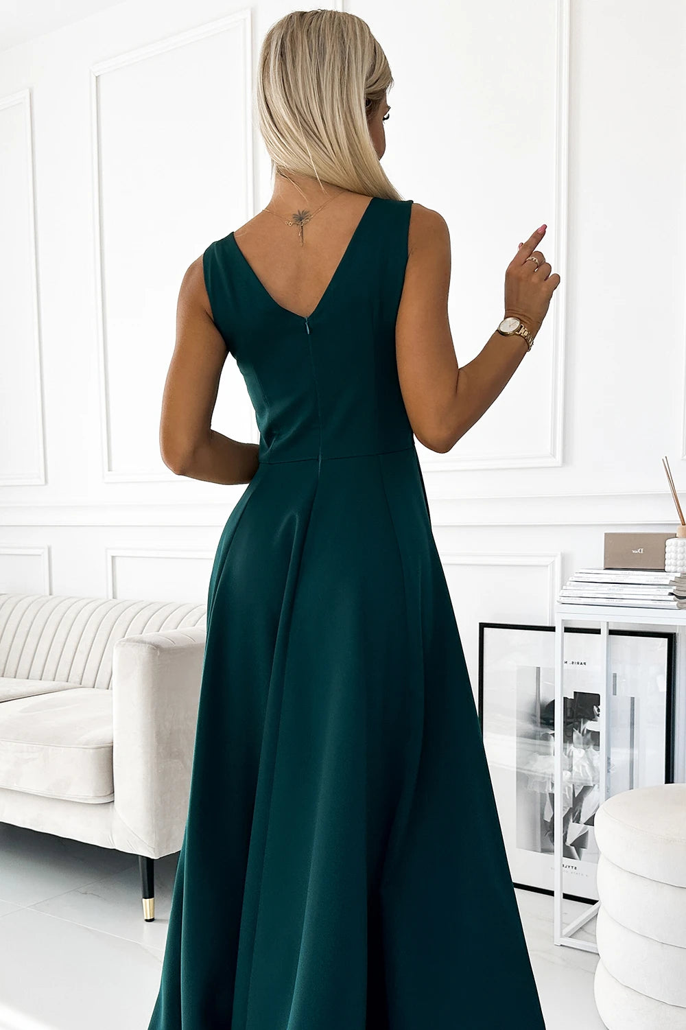 CINDY long elegant dress with a neckline – Green