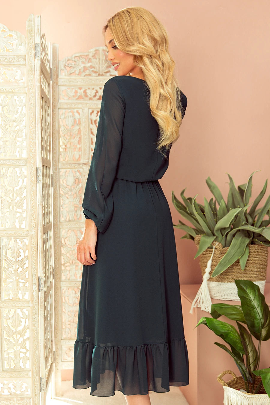 -SS2020 Chiffon midi dress with a neckline and frill – Grün