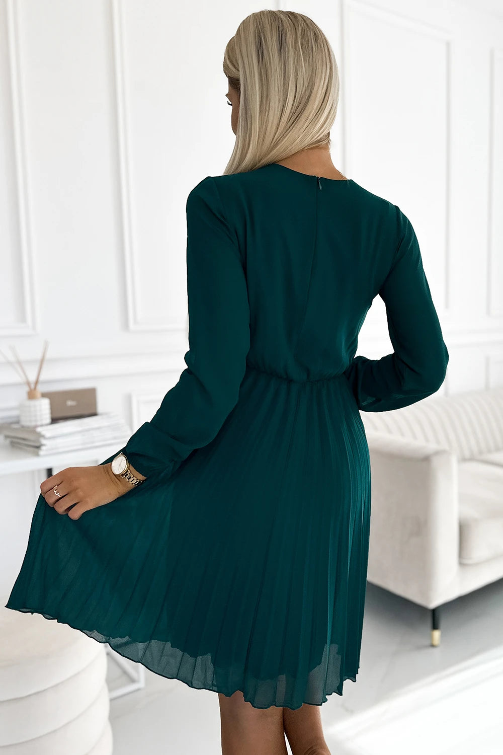 ISABELLE Pleated chiffon dress with a neckline – Green
