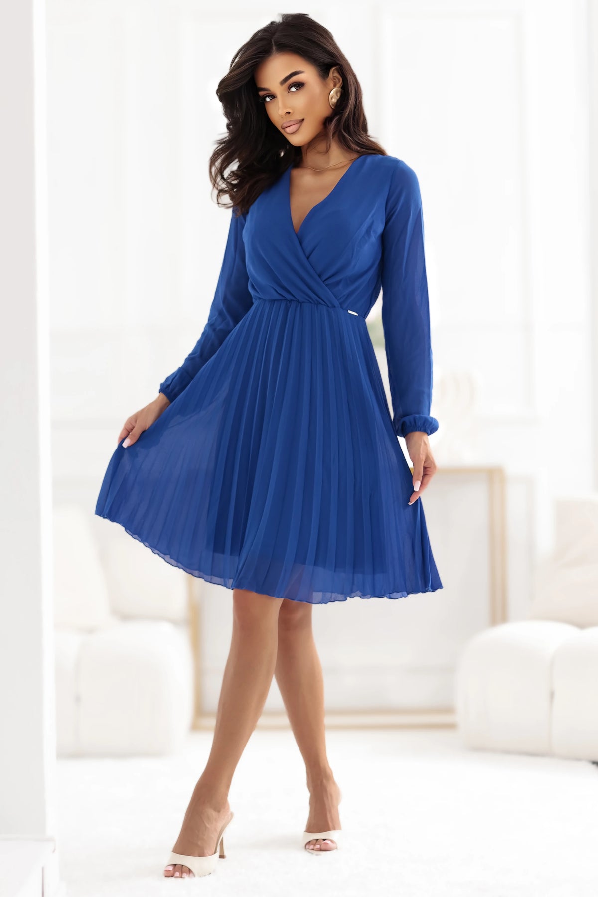 ISABELLE Elegant pleated dress with a neckline and long sleeves – Cornflower Blue
