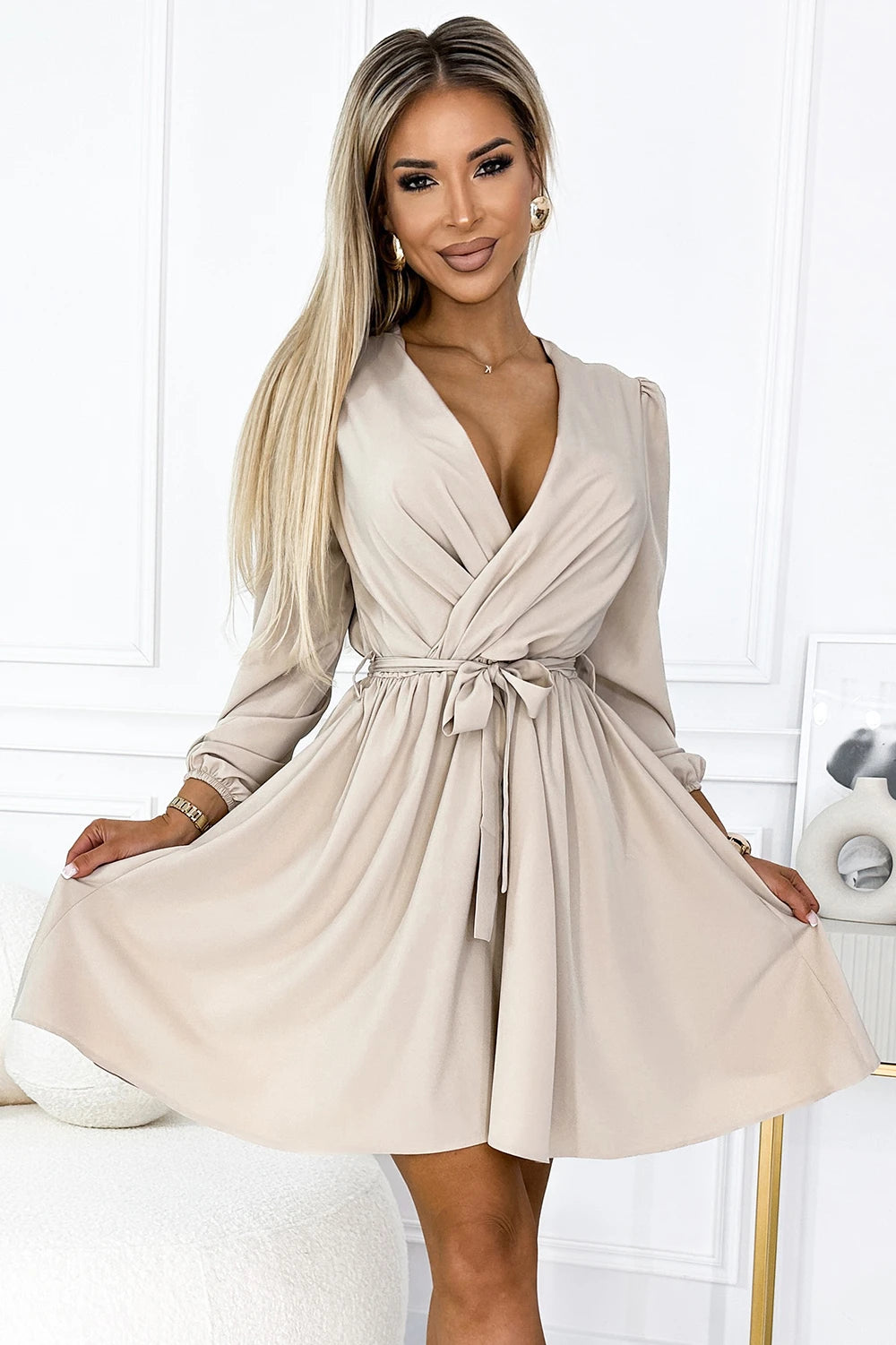 BINDY Feminine dress with a neckline and belt – Beige