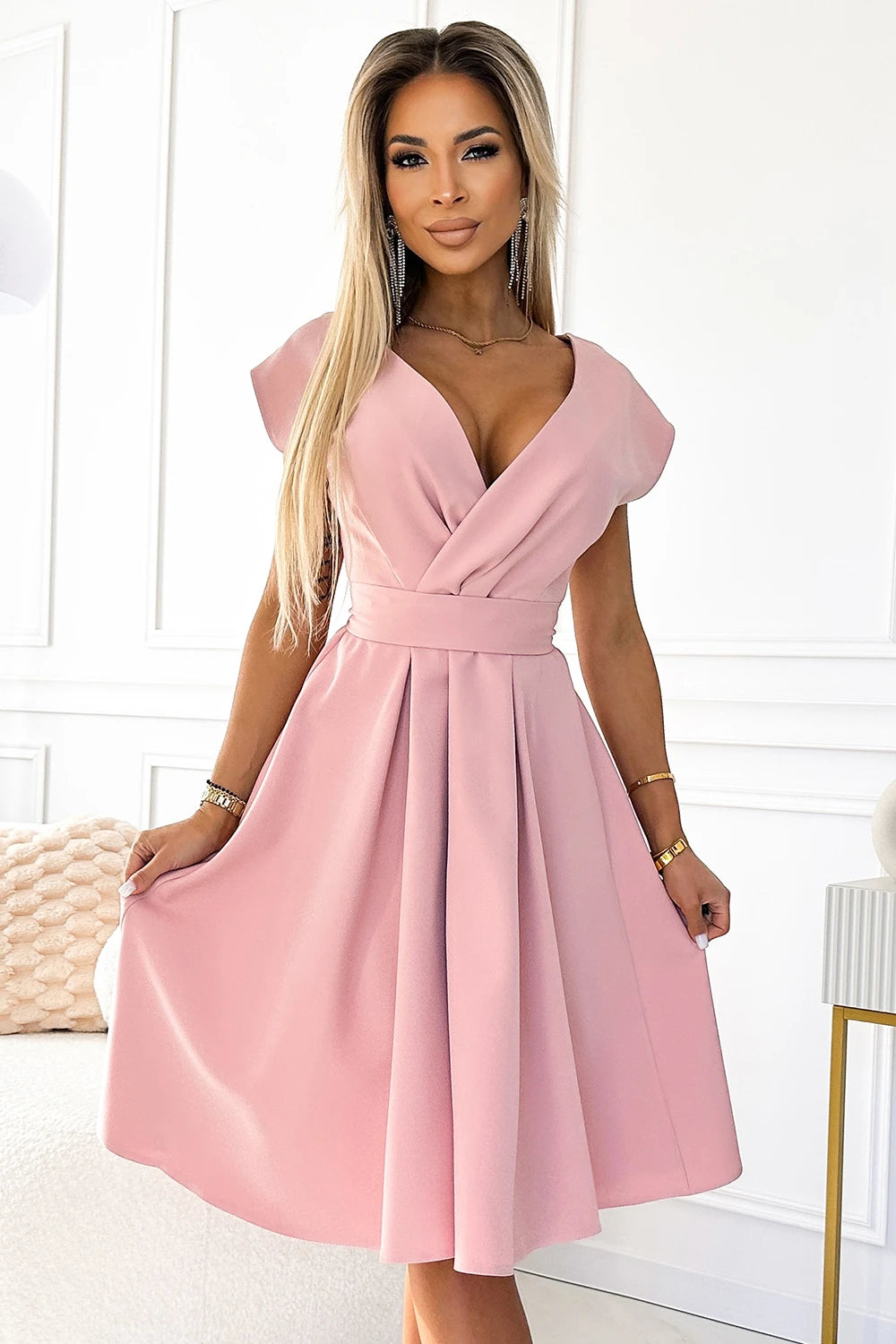 SCARLETT flared dress with a neckline – Powder Pink