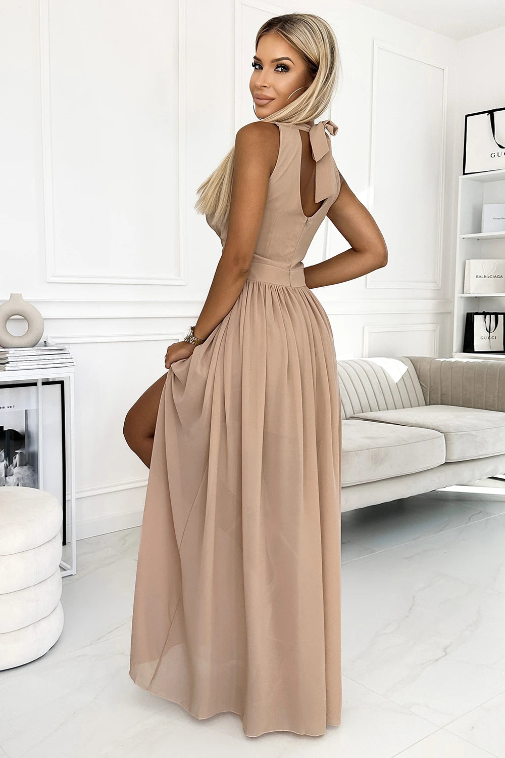 JUSTINE Long dress with a neckline and a tie – Beige