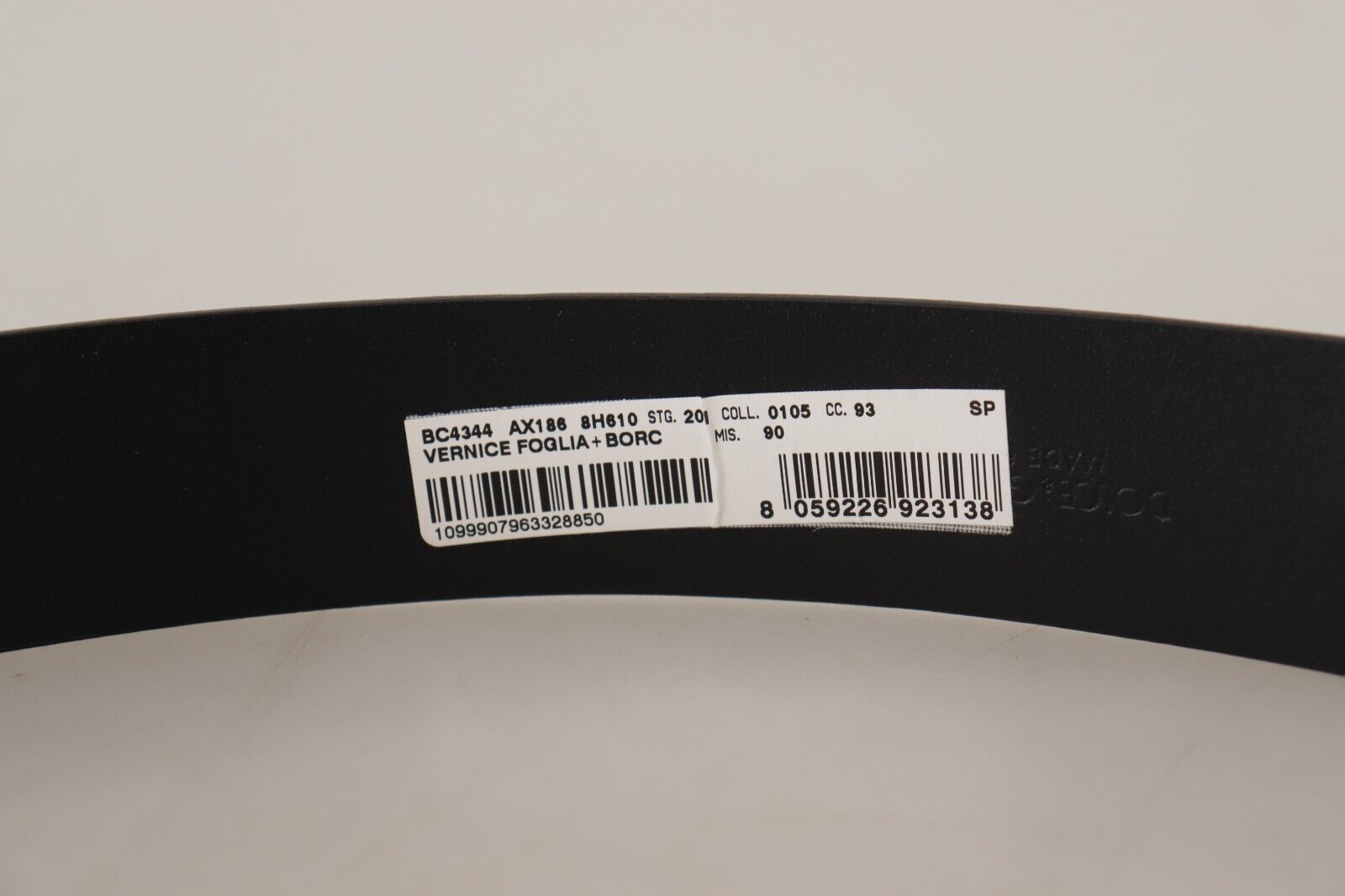 Modrý lakovaný kožený opasek Vernice se stříbrnou přezkou na logo