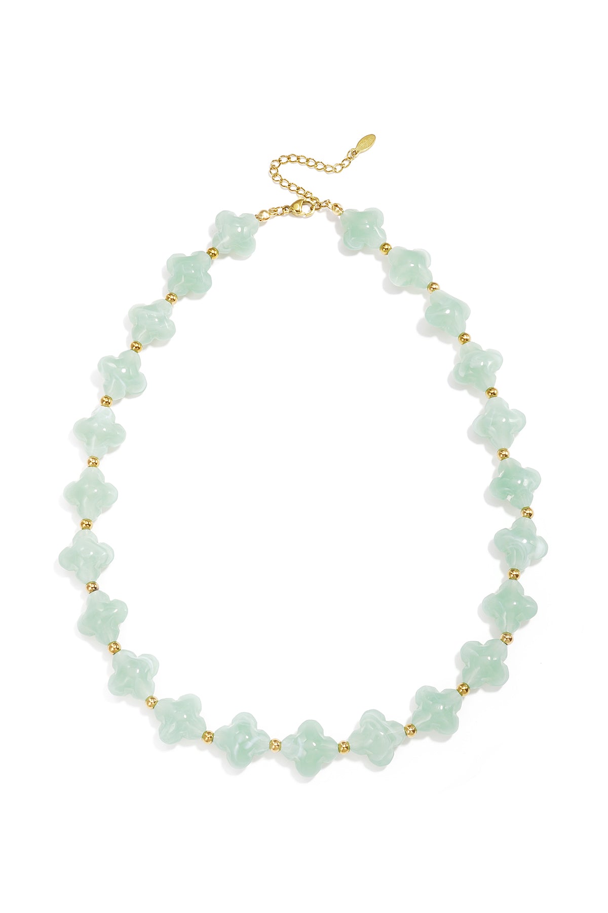Bead necklace with clover beads