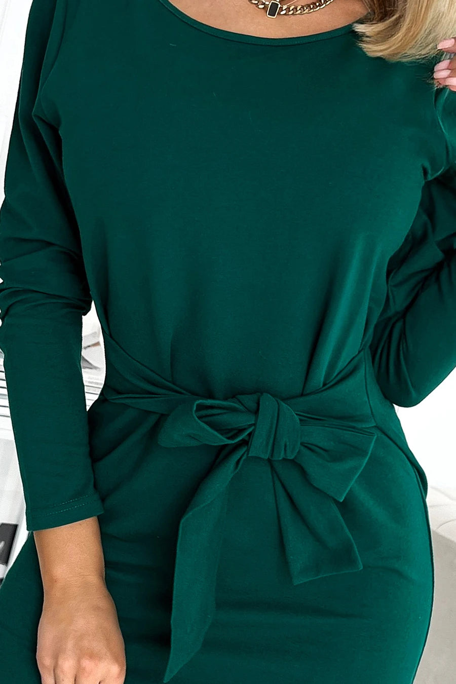 Dress with long sleeves and a binding at the waist – Green