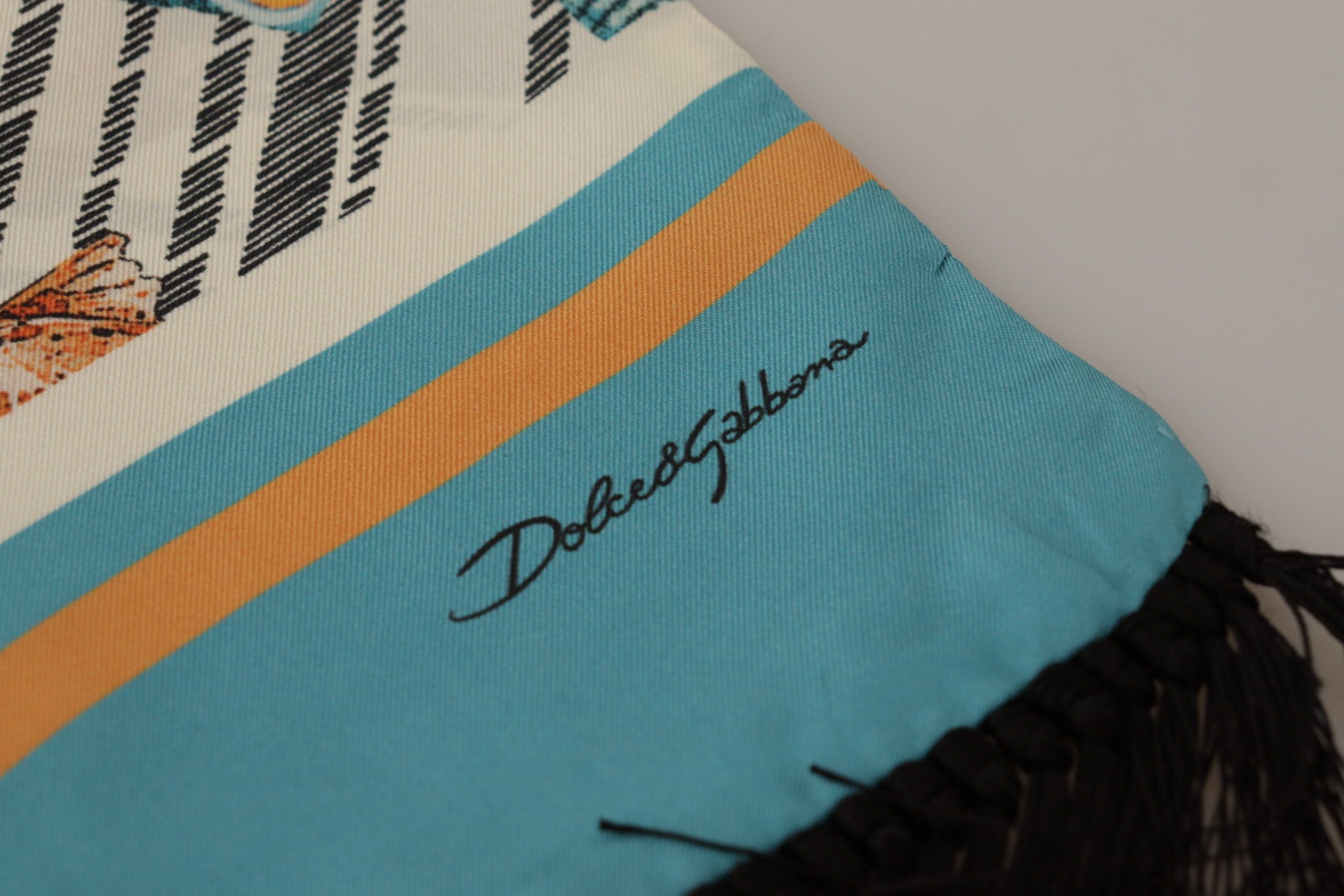 Vícebarevný hedvábný šál s potiskem mušlí DG a třásněmi