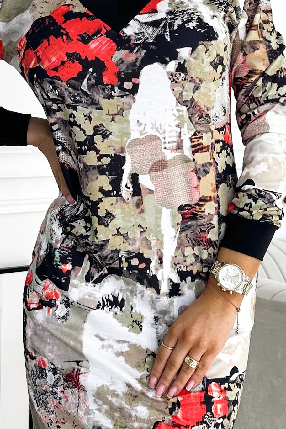 ELVIRA Dress with a neckline and long sleeves – Colorful Pattern