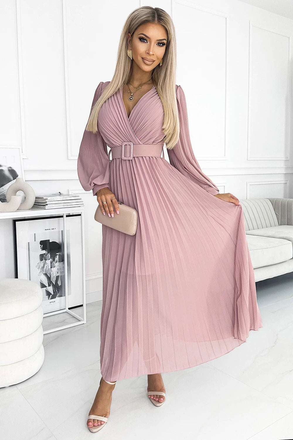 KLARA pleated dress with a belt and a neckline – Powder Pink
