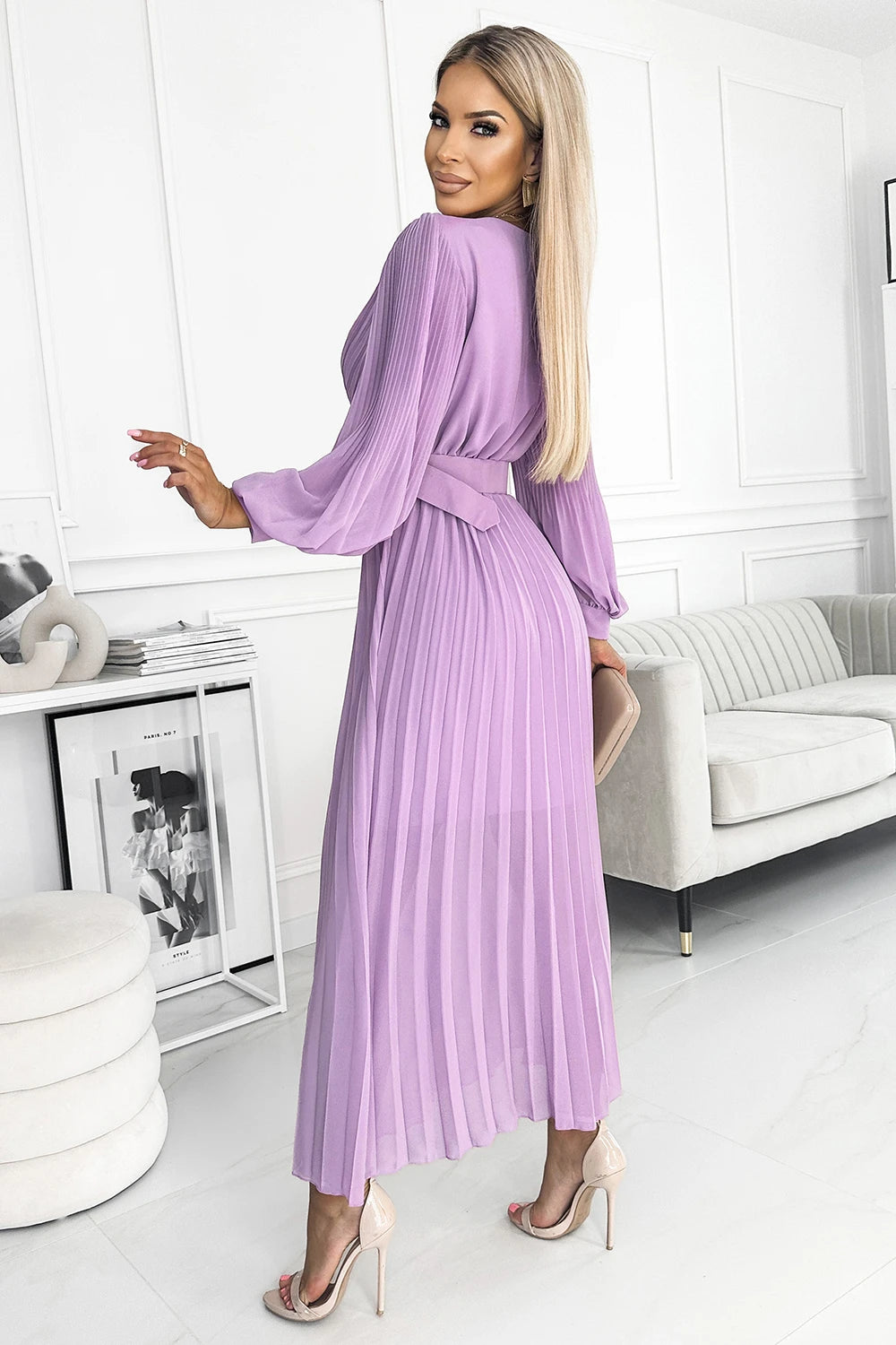 KLARA pleated dress with a belt and a neckline – Lilac Color
