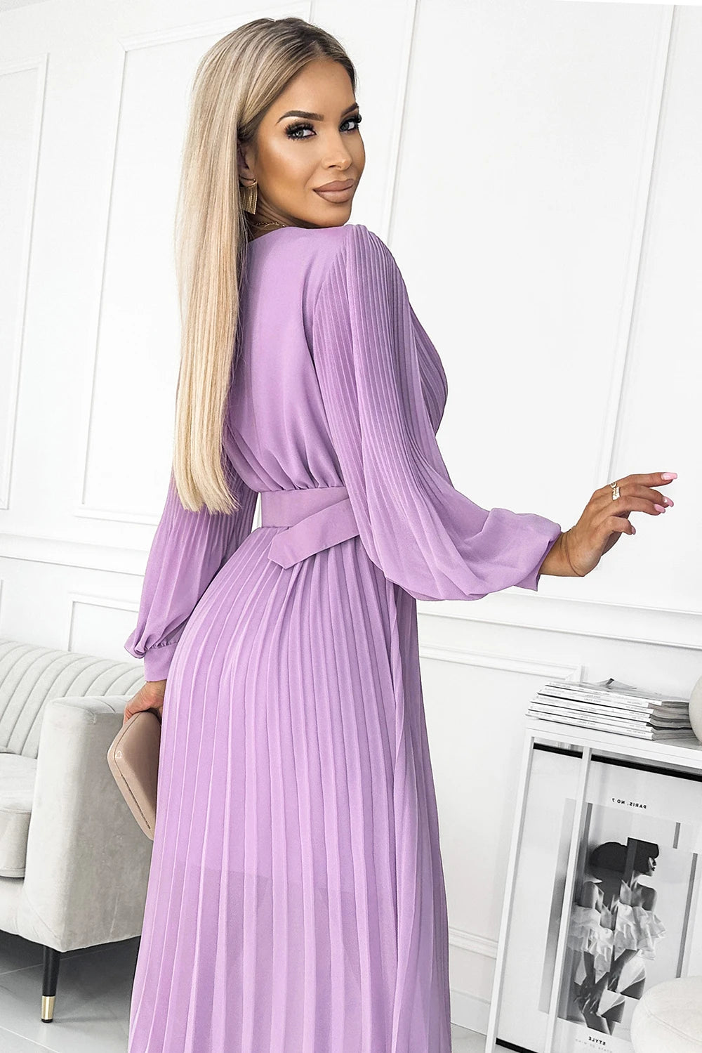 KLARA pleated dress with a belt and a neckline – Lilac Color