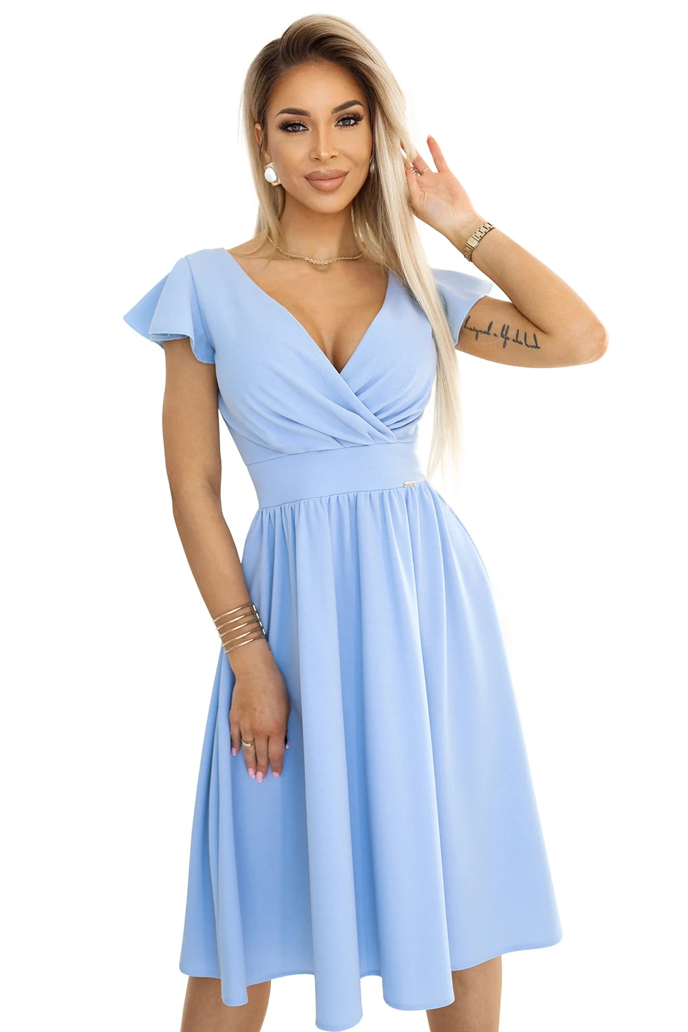 MATILDE Dress with a neckline and short sleeves – Light Blue