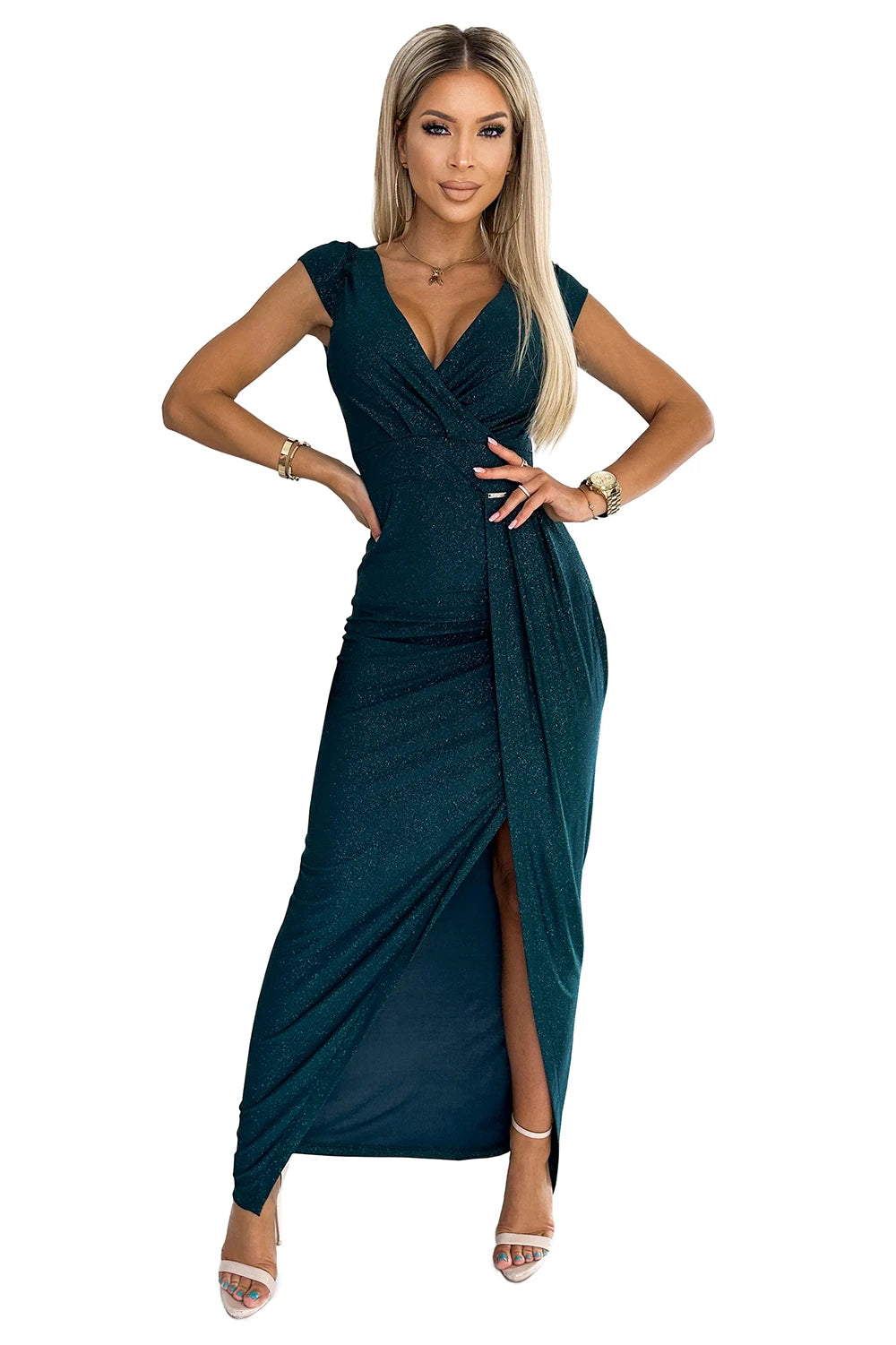 Shiny dress with short sleeves, neckline and a slit on the leg – Green