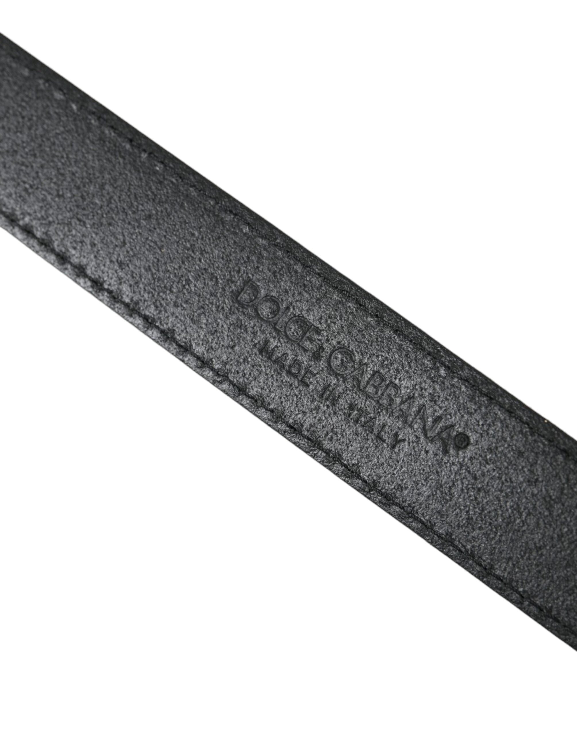 Zelený kožený žakárový opasek se stříbrnou kovovou přezkou