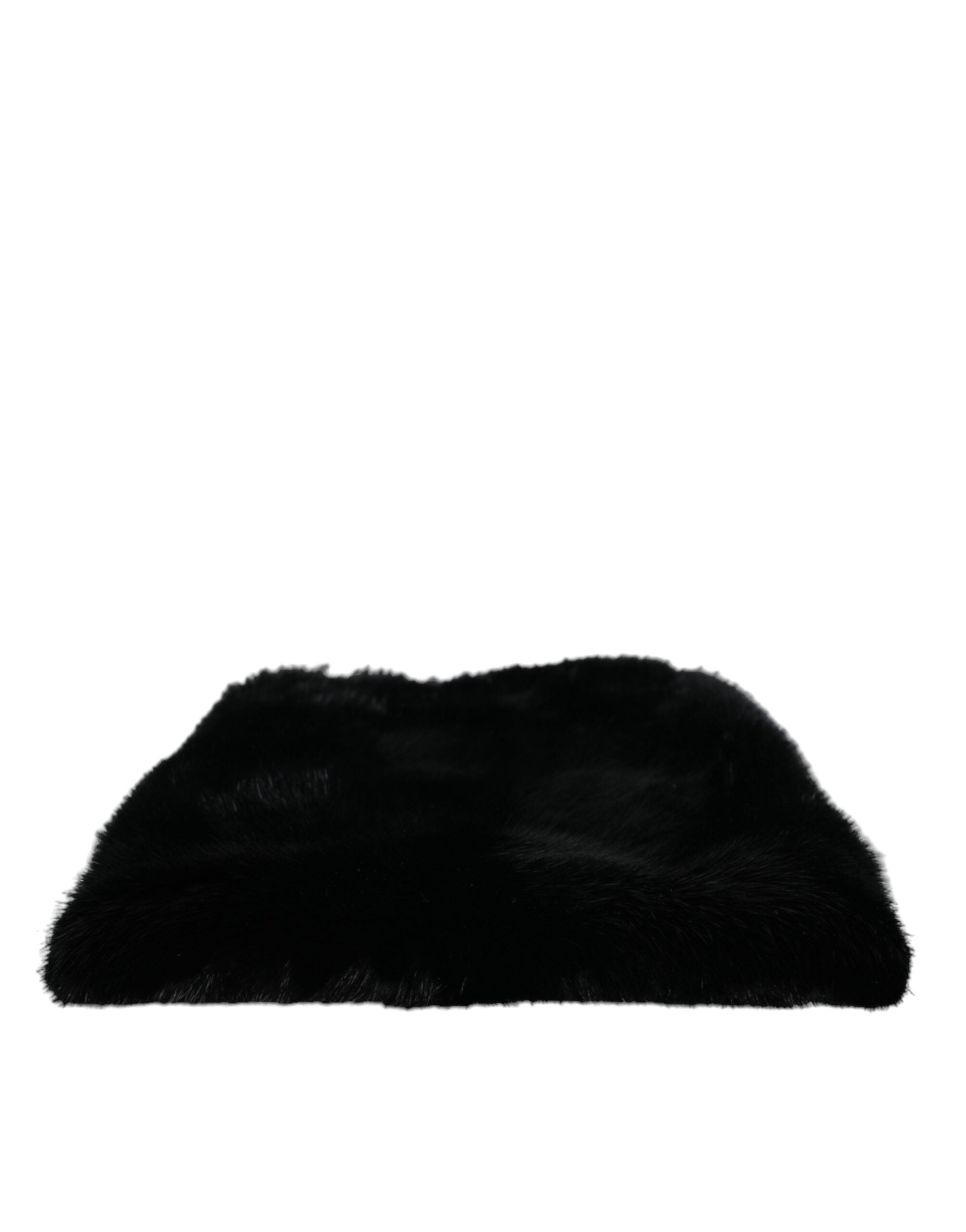 Černá kabelka přes rameno s umělou kožešinou a stříbrným řetízkem