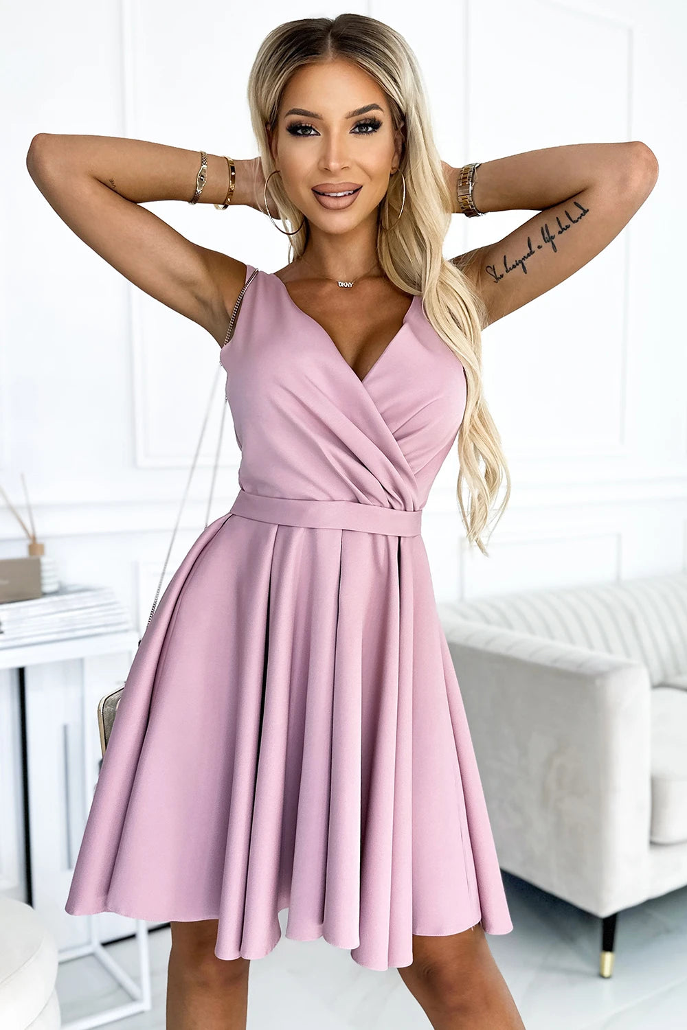 MAYA Dress with longer back, neckline and belt – Dirty Pink