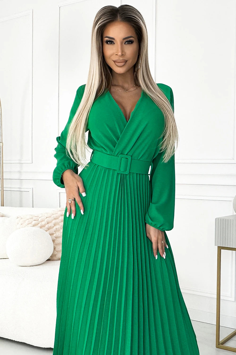VIVIANA Pleated midi dress with a neckline, long sleeves and a wide belt – Light Green