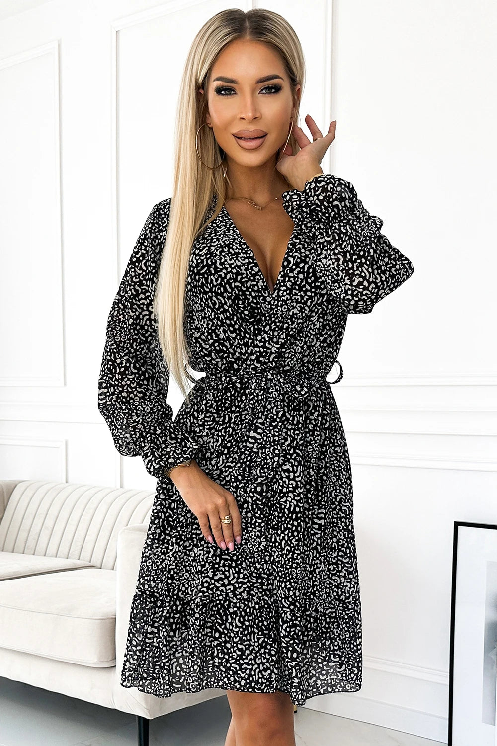 Chiffon dress with a neckline, ruffles and a belt – Black And White Pattern