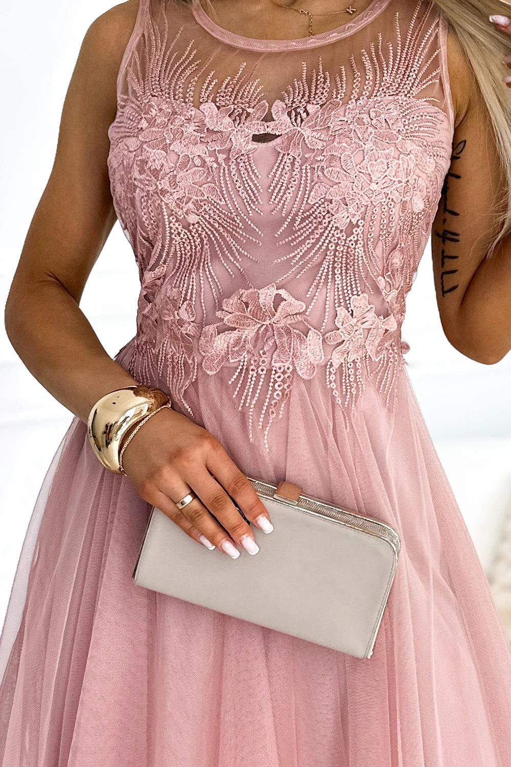 CATERINA Feminine dress with guipure and delicate tulle – Powder Pink