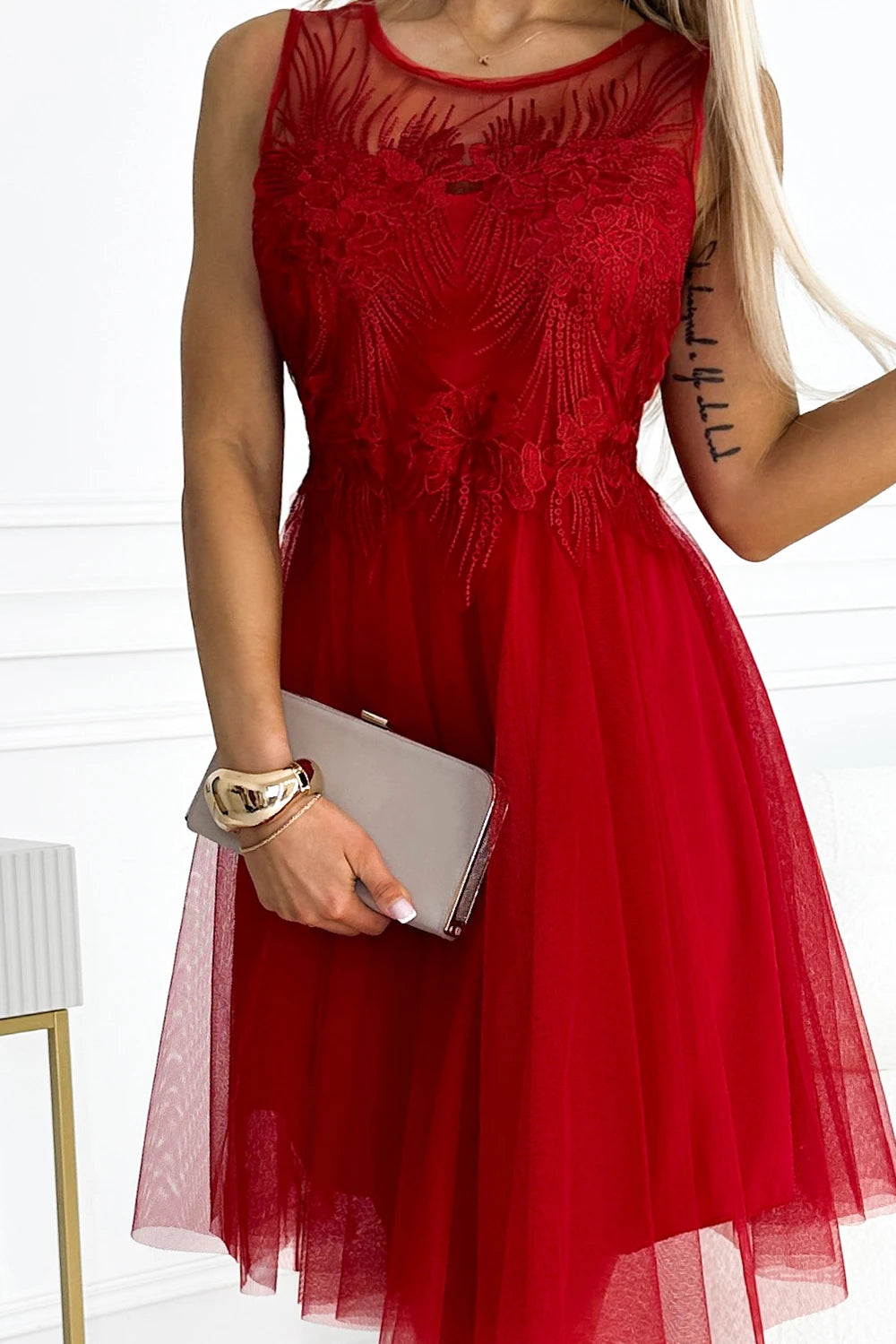 CATERINA Feminine dress with guipure and delicate tulle – Red