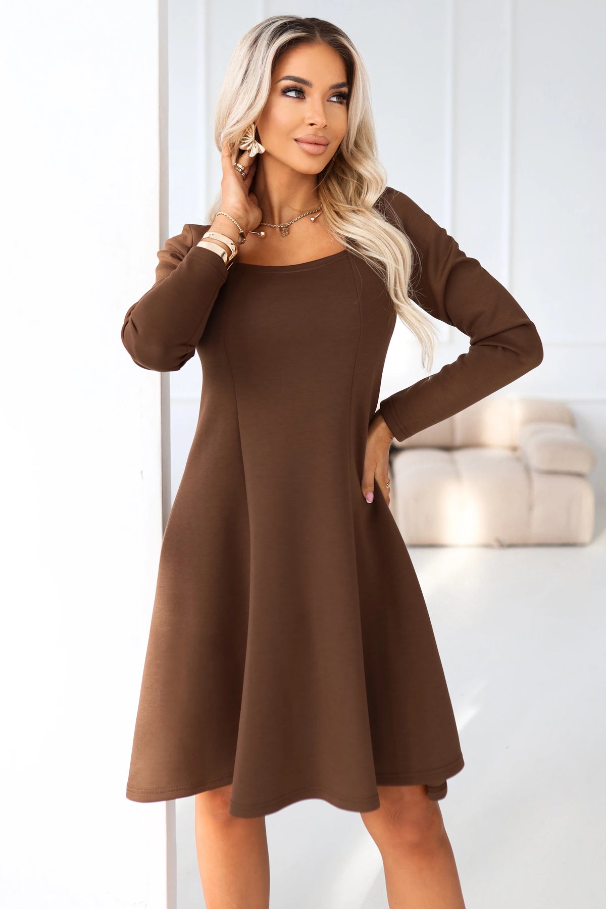 IVANA comfortable trapeze dress with a neckline and long sleeves – Chocolate