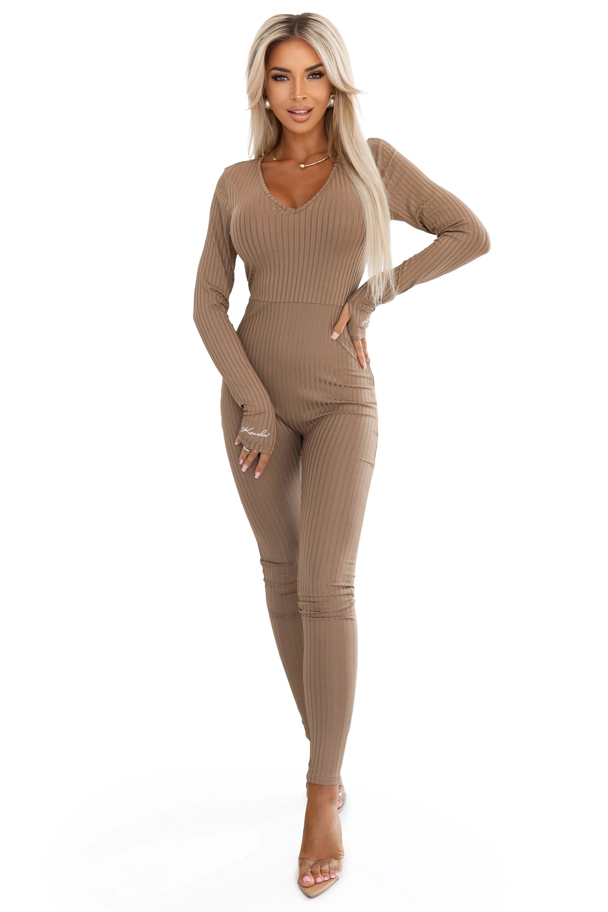 Comfortable and elegant ribbed women's jumpsuit with a neckline – Mocha Mousse