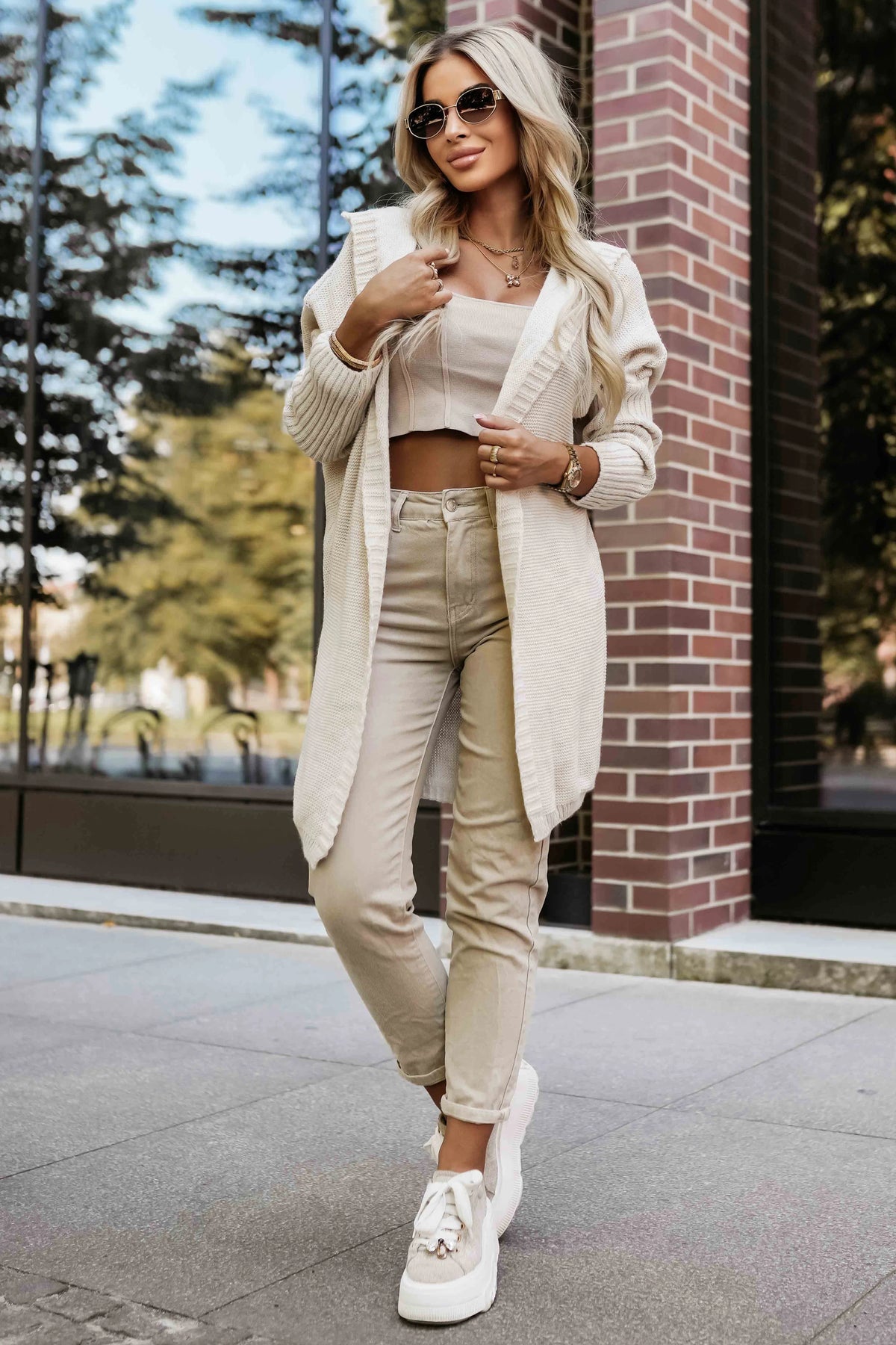 Comfortable oversized cardigan with a hood and a stylish patch – Beige