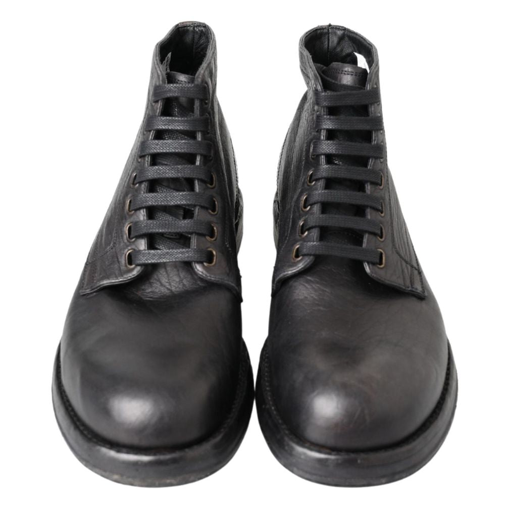 Černá kožená bota