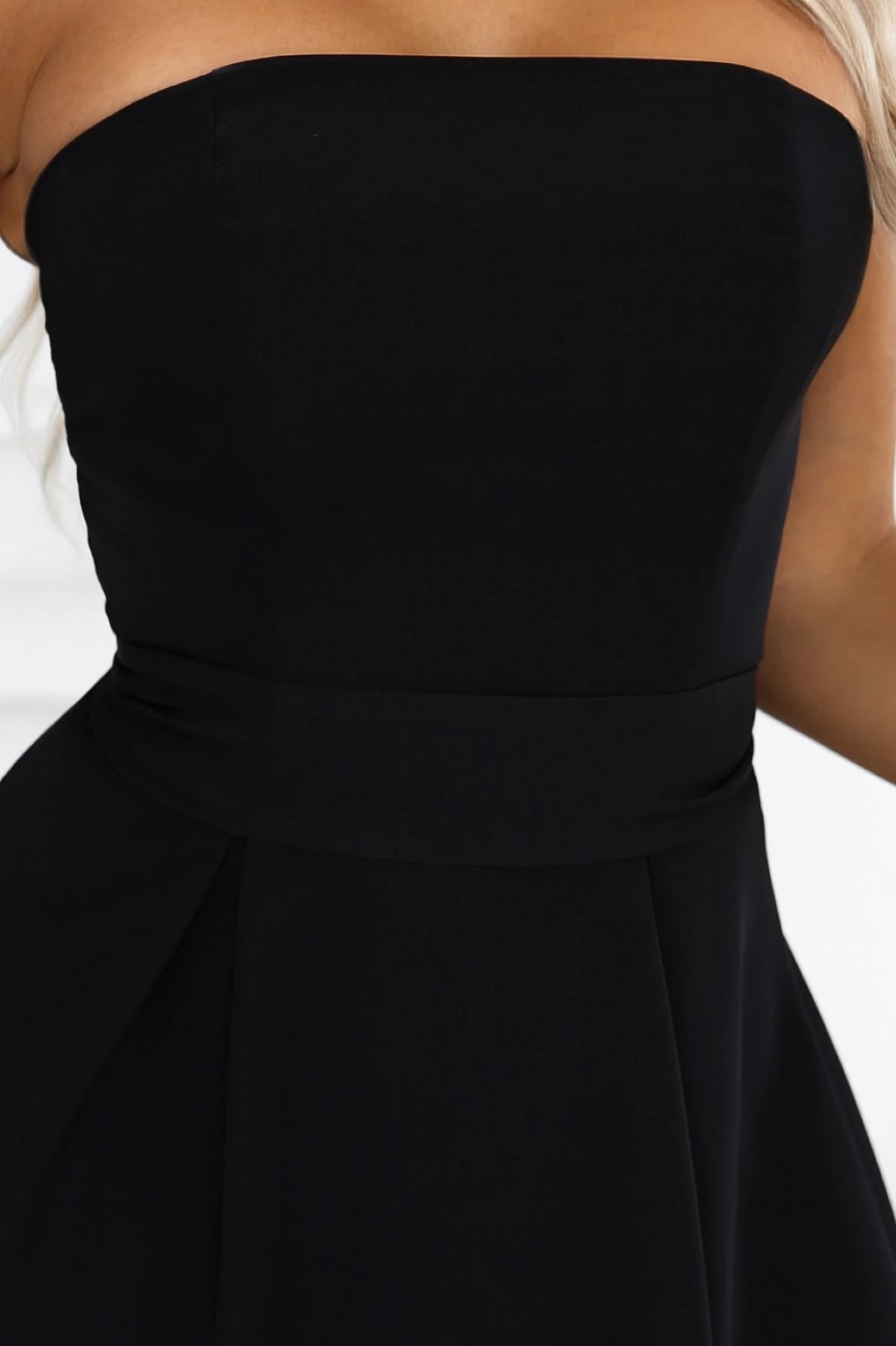 VIVIENNE Corset-style flared midi dress with a belt – Black