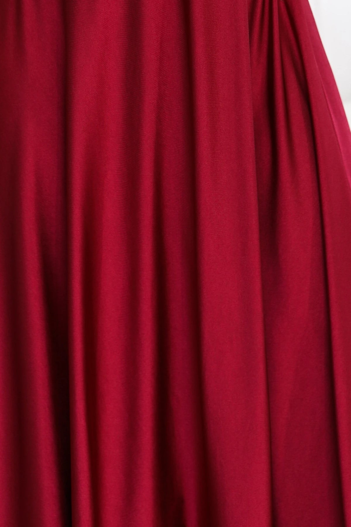 Long evening dress on straps with a leg slit – Burgundy