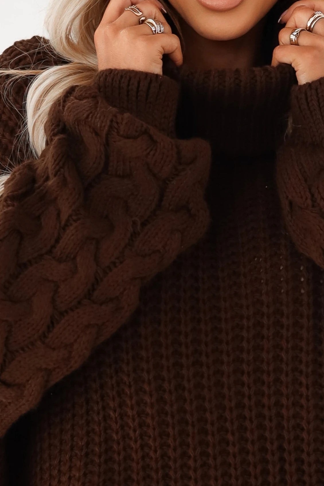 Warm and chunky oversized turtleneck with wide sleeves – Chocolate