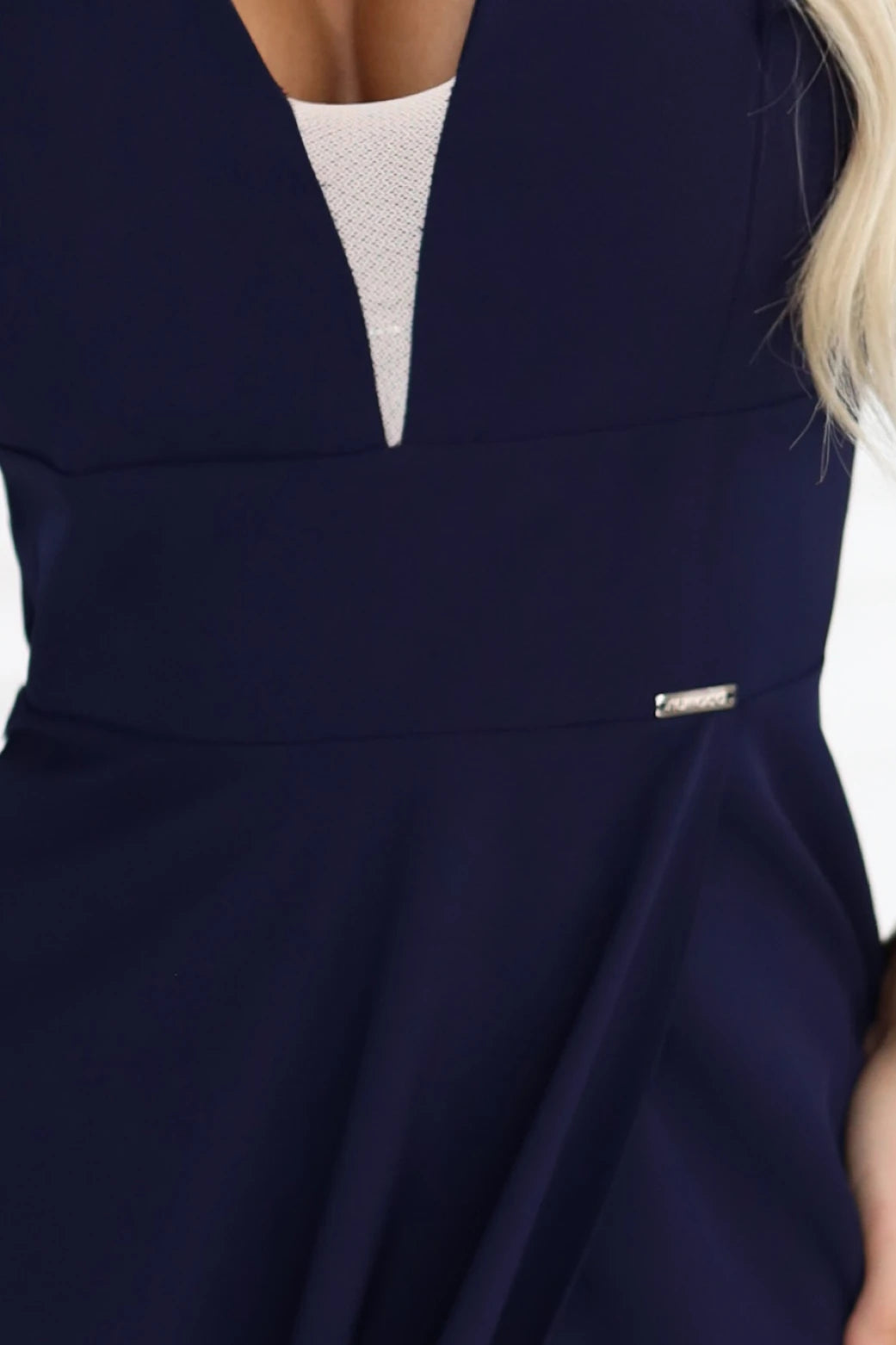 Elegant maxi dress with ruffles, a deep neckline and a slit on the leg – Navy Blue