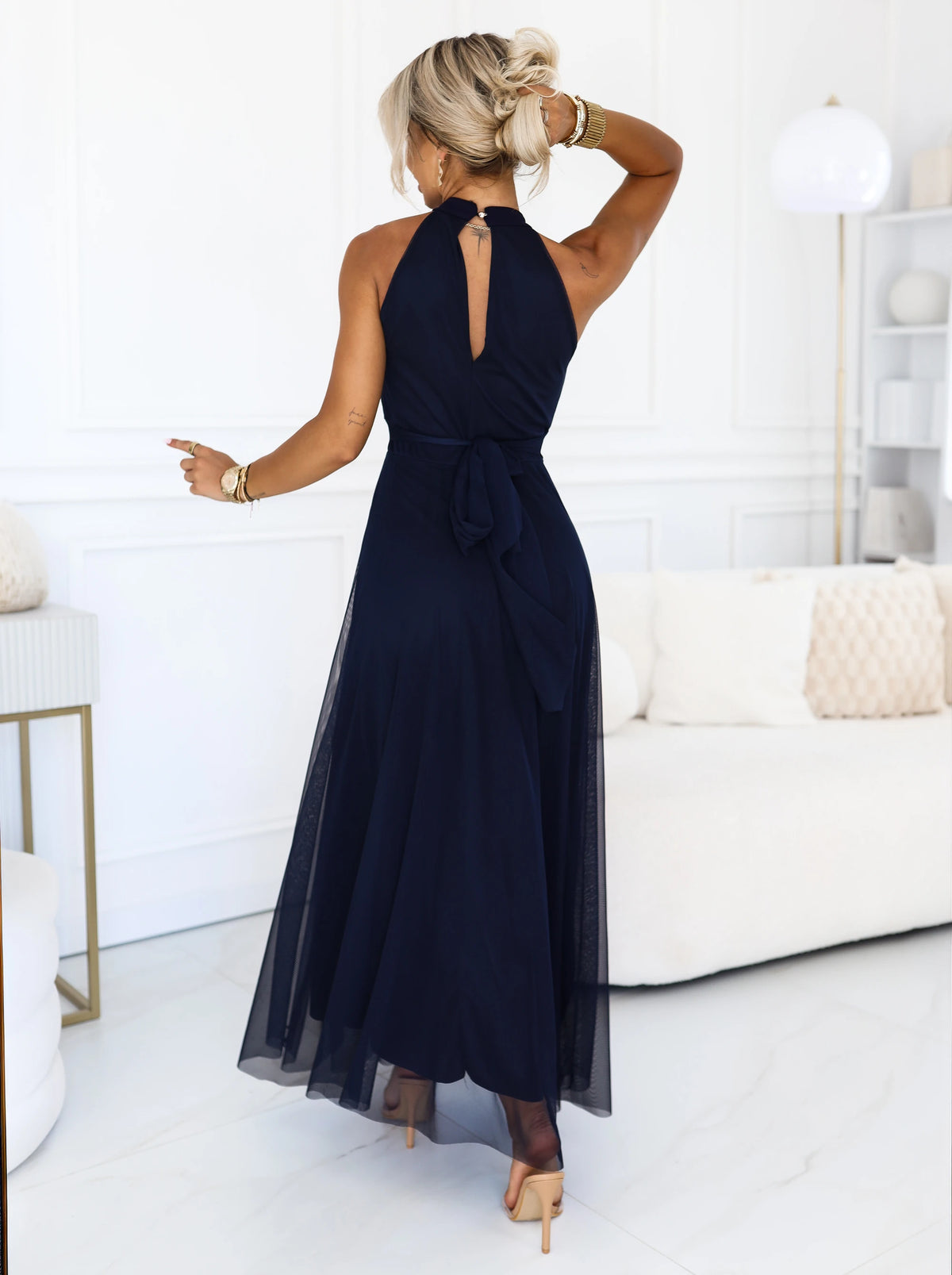 Elegant evening maxi halter dress with tulle and waist tie – Navy