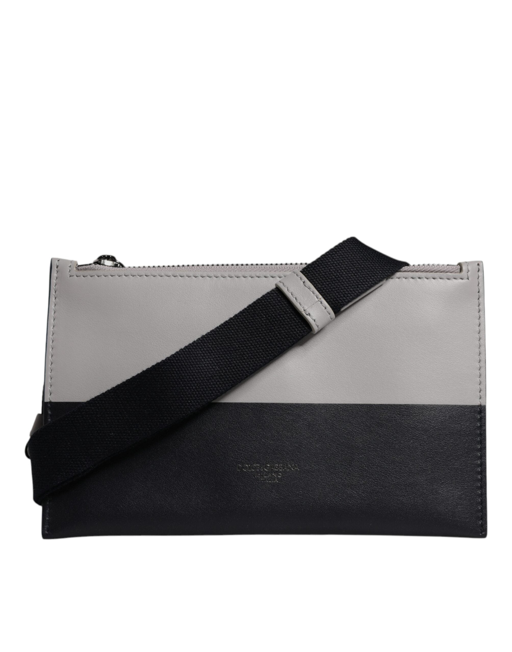 Černobílá kožená crossbody kabelka s reliéfním logem