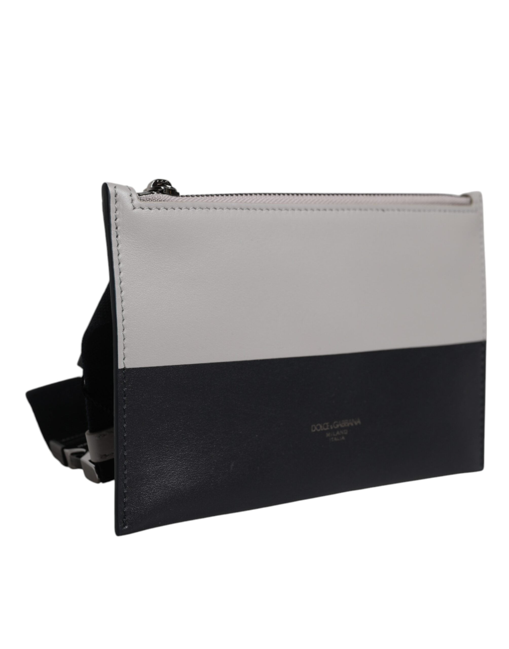 Černobílá kožená crossbody kabelka s reliéfním logem