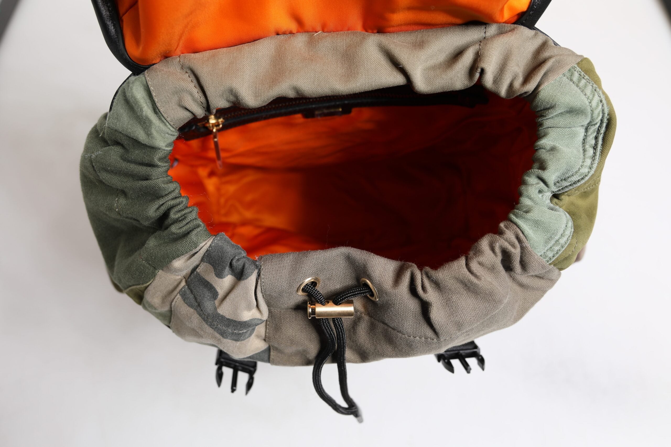 Vojenský zelený školní batoh Patchwork