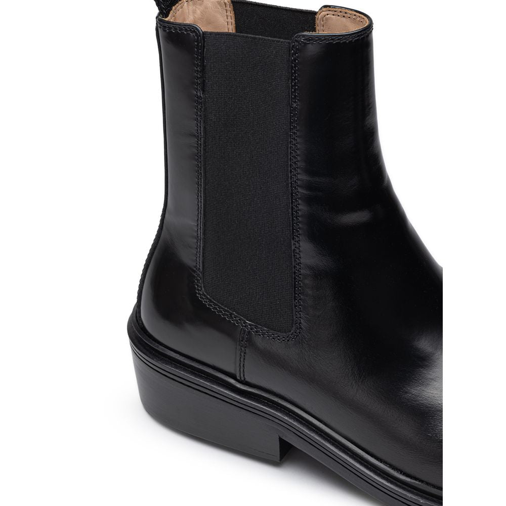 Černá kožená bota