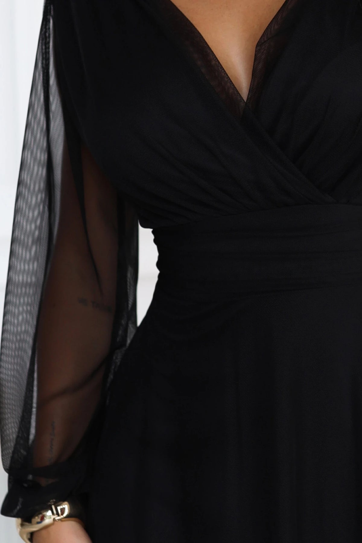 NERISSA Elegant tulle maxi dress with a wrap neckline – Black