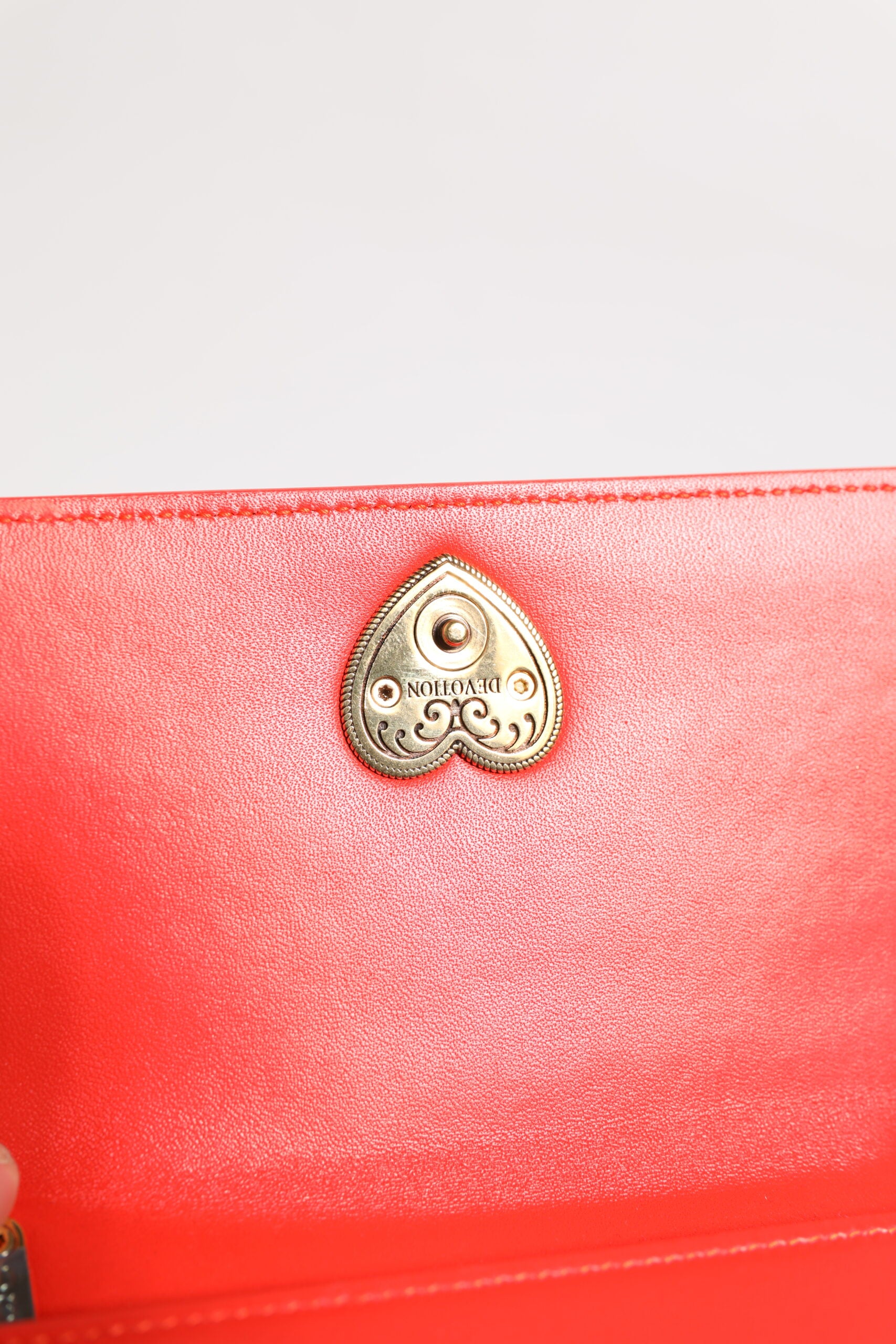 Červená kožená prošívaná crossbody taška Devotion