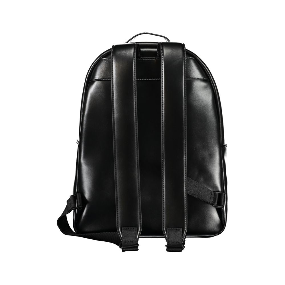 Elegantní černý městský batoh s přihrádkou na notebook