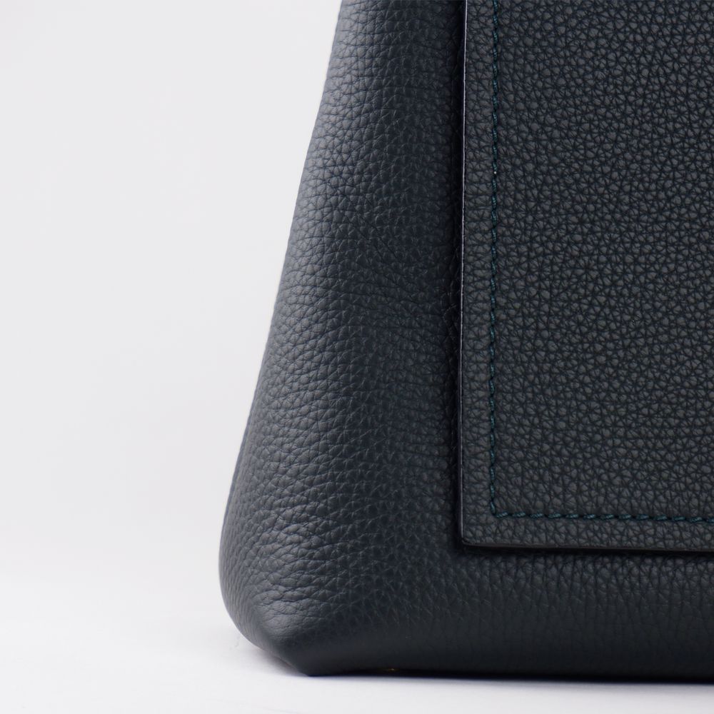 Modrá kožená kabelka