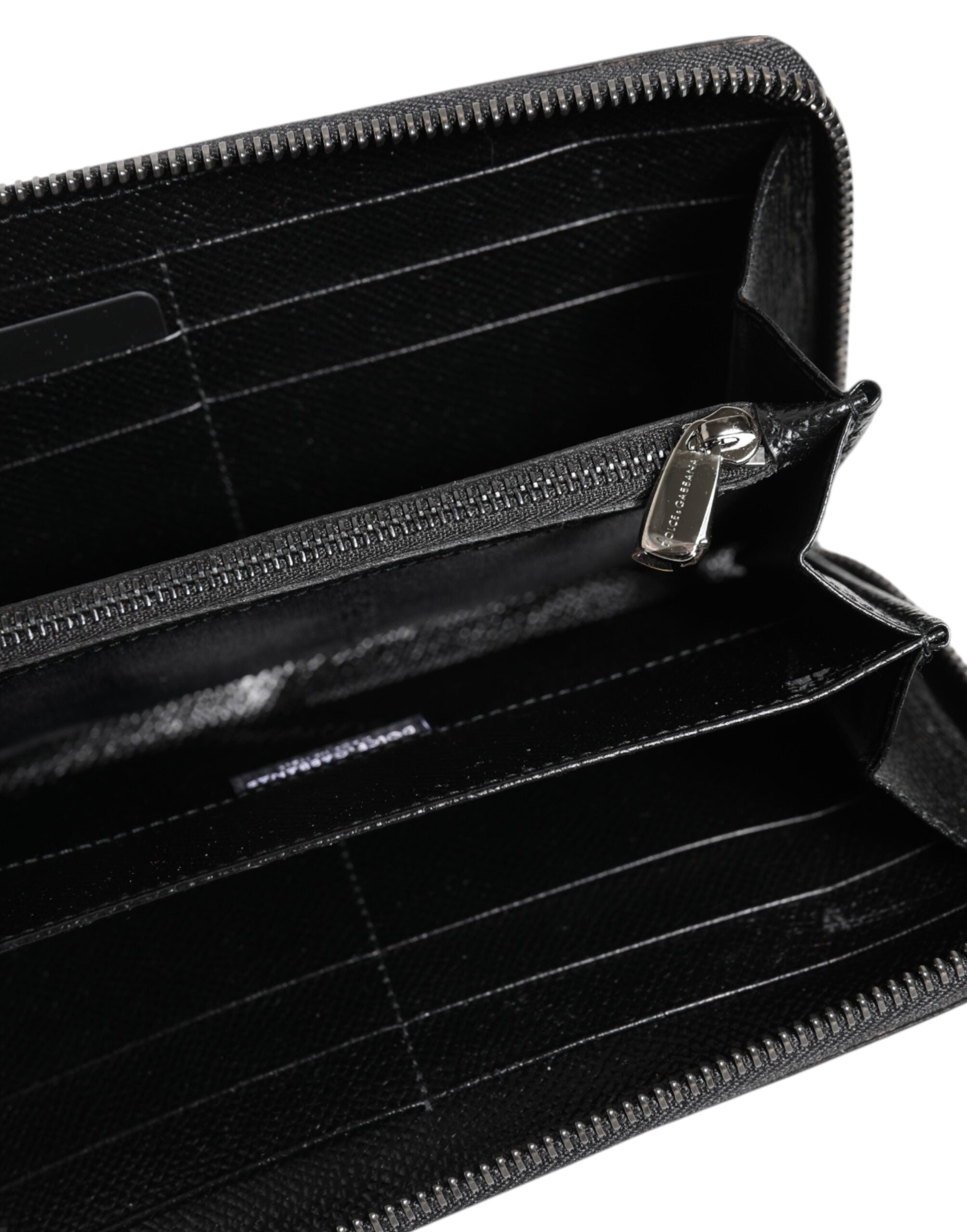 Černošedá leopardí kožená peněženka na zip s kontinentálním potiskem