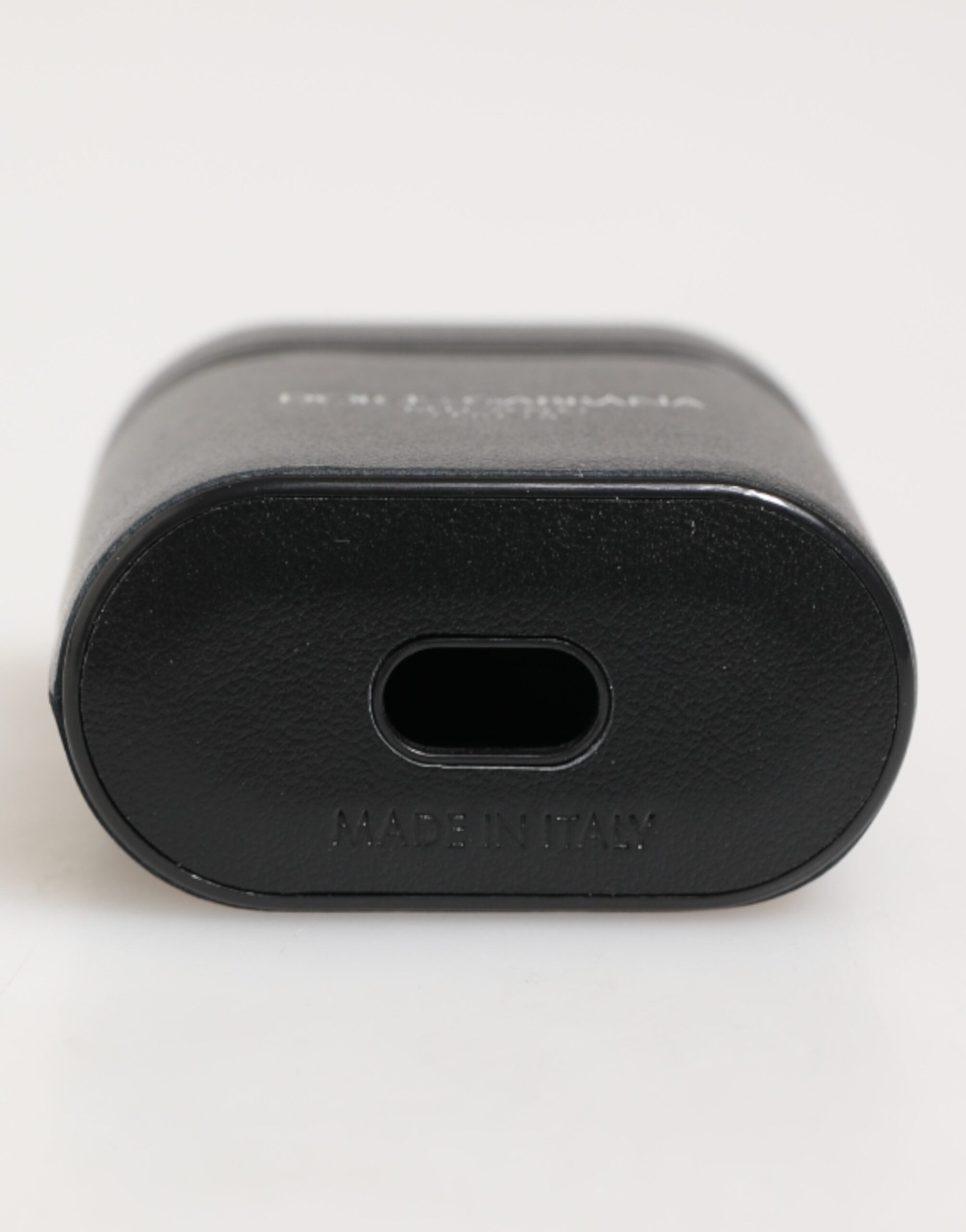 Černé telecí kožené pouzdro s logem a flipovým pouzdrem na Airpods